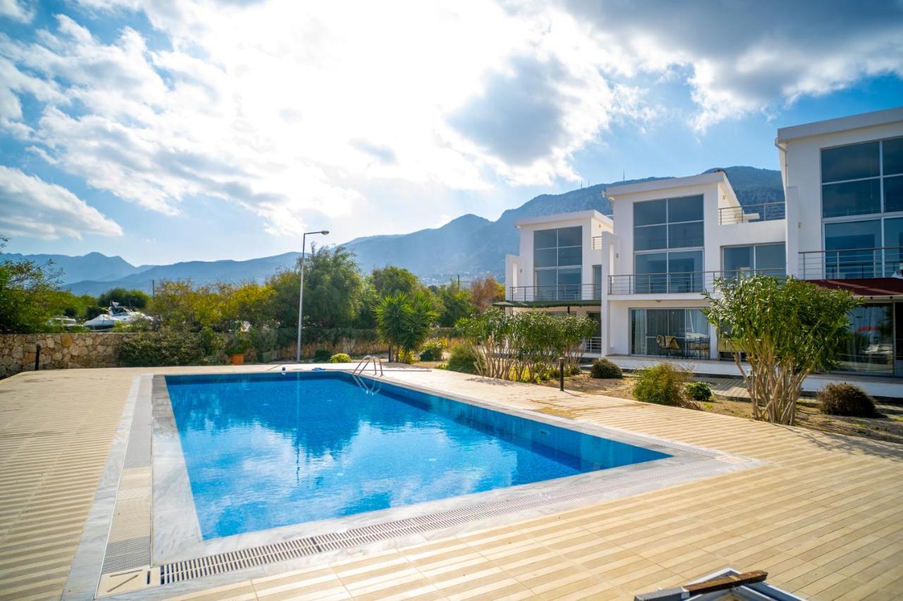 Spacious Three-Bedroom Apartment With Sea View A3 Кирения Экстерьер фото